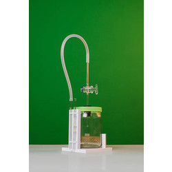 Прибор для обнаружения дыхательного газообмена у растений и животных