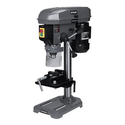 Сверлильный станок, оснащенный щитком-экраном из оргстекла